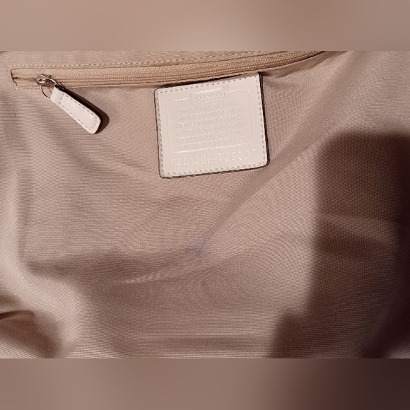 Coach Chambray Jacquard Tote. Color blue and ivory. With silver hardware. - Picture 9 of 11